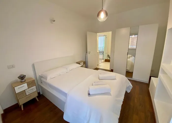 Leone's - Ampio E Luminoso Apartment *